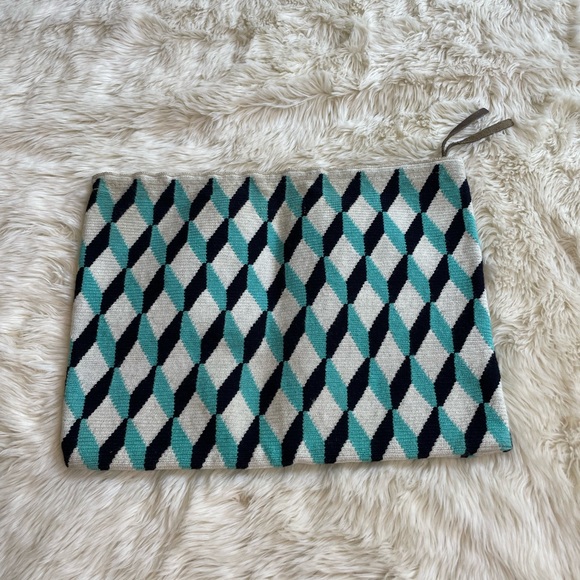 Sophie Anderson Blue Geometric Woven Clutch - Picture 2 of 4